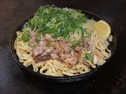 九条ねぎの牛カルビ塩焼きそば